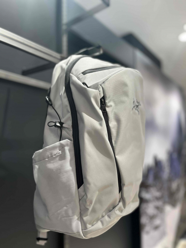 ARC'TERYX】Mantis26新色入荷しました👏 | 石井スポーツ