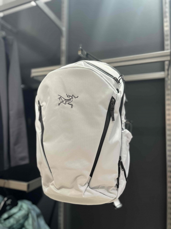 ARC'TERYX】Mantis26新色入荷しました👏 | 石井スポーツ
